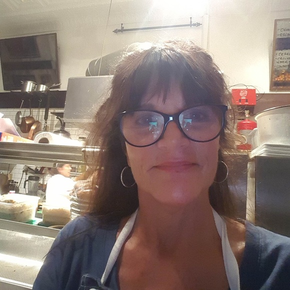 Meet your Posher, Lynne - Picture 2 of 2